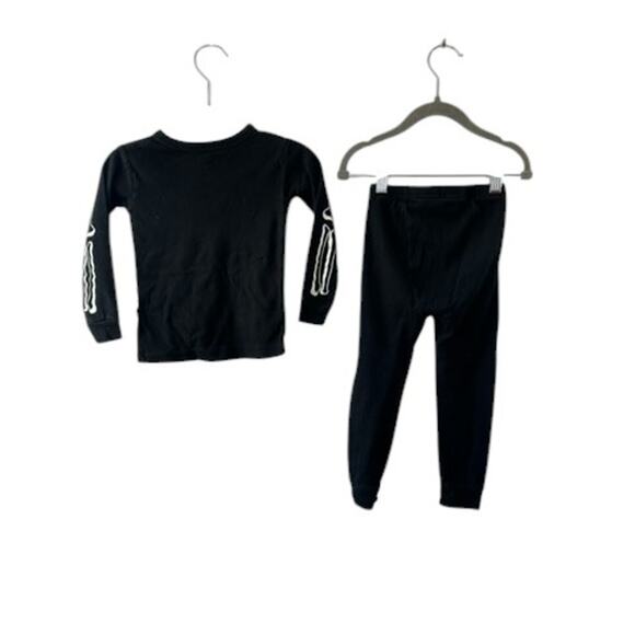 BABY GAP Black & White Skeleton 2 piece Pajama Set Size 3 years - Picture 4 of 6